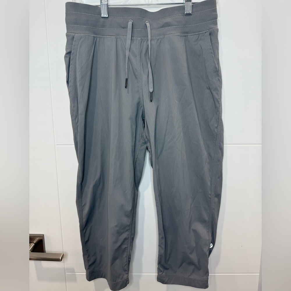 Lululemon Dance‎ Studio Mid-Rise Crop Pants size 6 gray